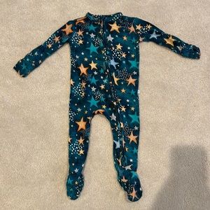 Posh Peanut Rogan Star Print Zippered Footie - 3-6 months